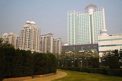 《液体深渊》Steam上线 手绘风悬疑冒险